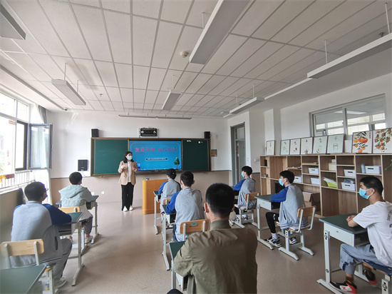開展復課開學、防控疫情主題班會.jpg