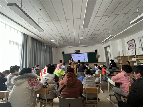 召開真誠溝通，共育未來春季開學(xué)家長會.JPG