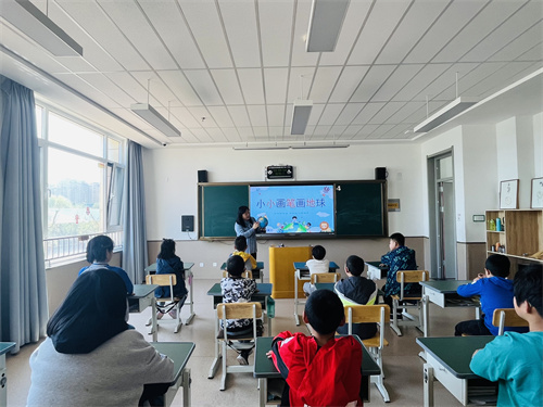 3觀察地球儀，認(rèn)識(shí)地球.JPG