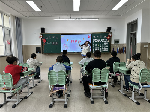 晨會(huì)課學(xué)習(xí)婦女節(jié)知識(shí).jpg