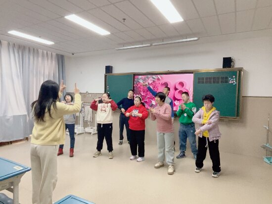 學(xué)唱歌曲《媽媽我愛(ài)你》.jpg