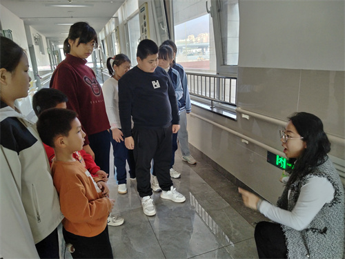 認(rèn)識(shí)安全通道.jpg 認(rèn)識(shí)安全通道.jpg